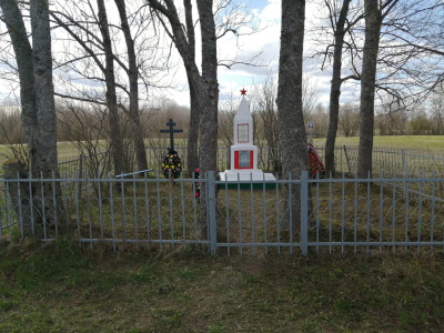 Воинское захоронение в д. Аляблево.